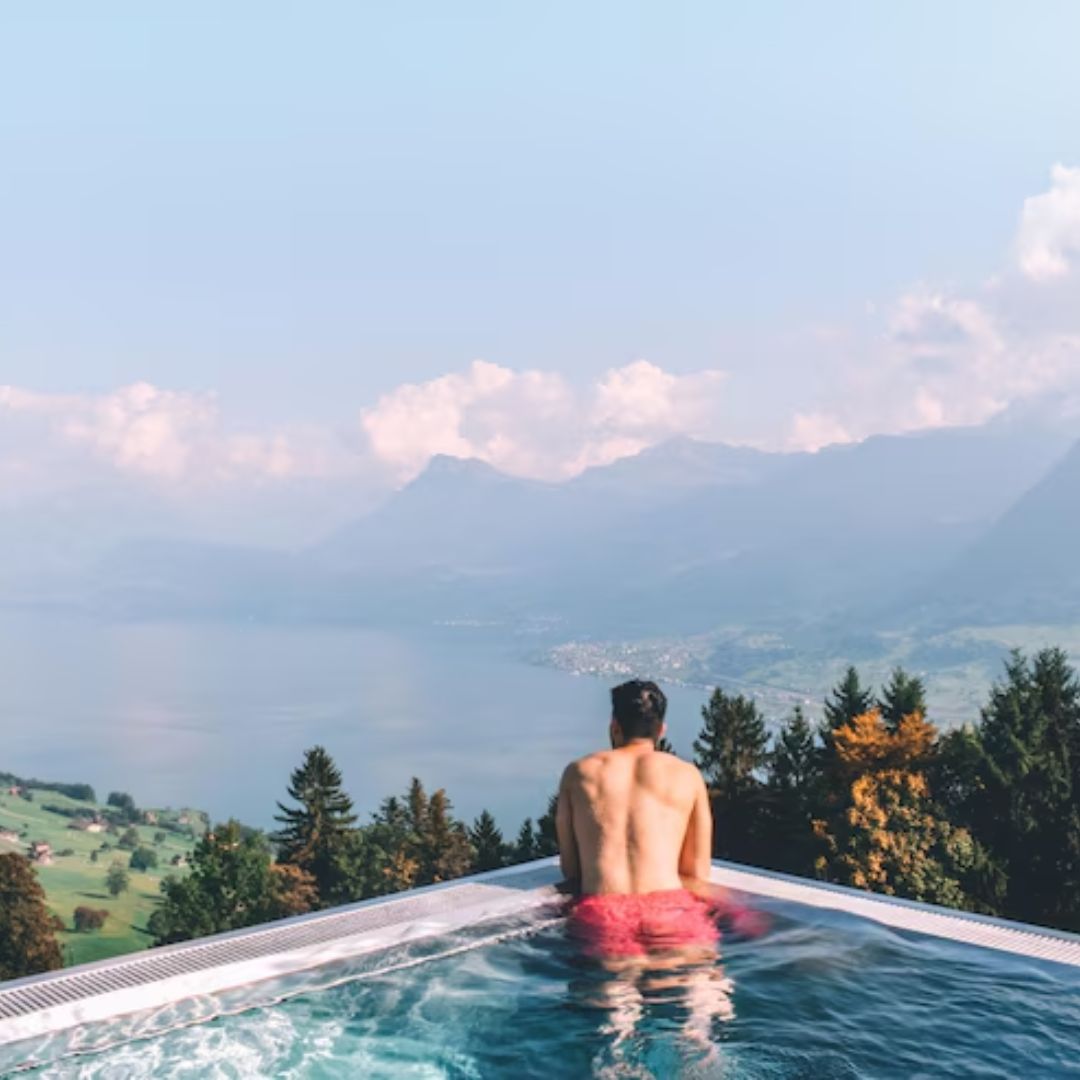 The Suites and Rooms: Alpine Comfort and Sophistication