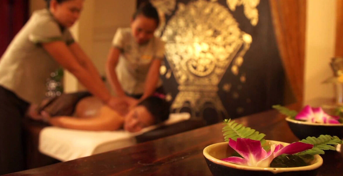 2 spa therapist with 1 girl