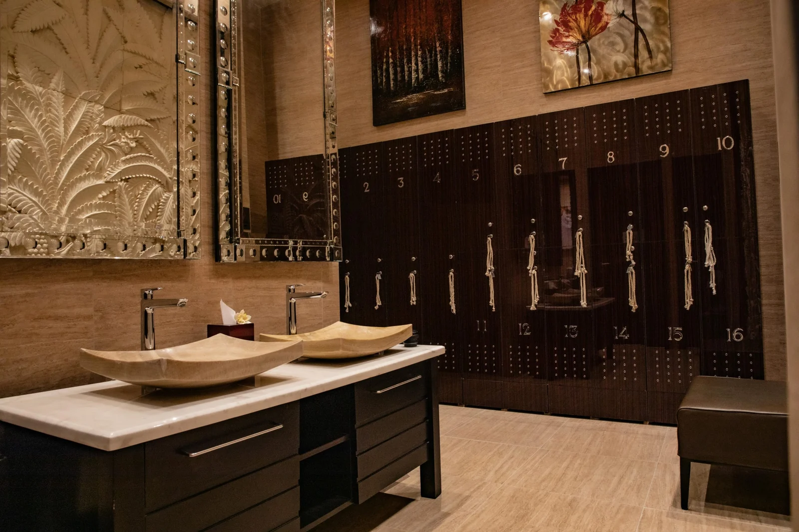 Changing room at the Spa Time Al-Kout branch.
